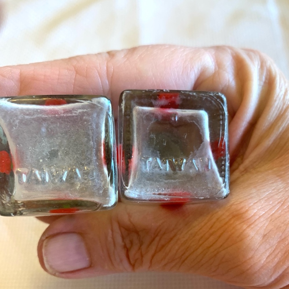 Vintage Handpainted Chili Pepper Glass Salt and Pepper Shakers - Picture 5 of 5
